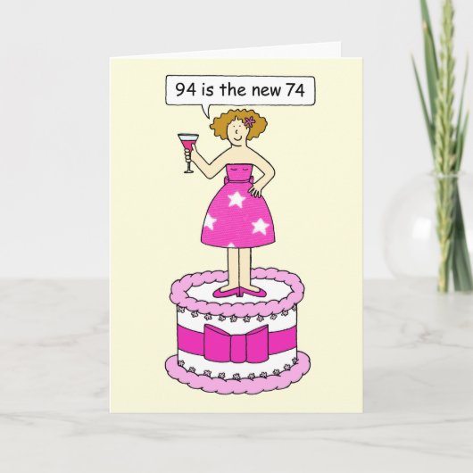 ケーキに乗った94誕生日漫画ユーモアの女性の幸せ カード (正面)