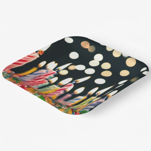 ケーキに誕生日のキャンドルをたくさん ペーパープレート (傾斜あり)