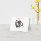 「ケーキのにおいがする!」 犬の鼻誕生日カード カード (黄色い花)