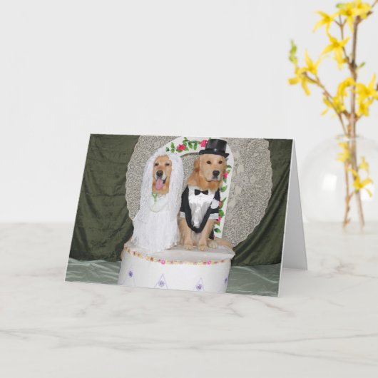 ケーキの上のゴールデンウェディングカップル カード (黄色い花)