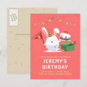 ケーキの誕生日パーティーで可愛い太ったリトルバニー インビテーションポストカード (正面/裏面)