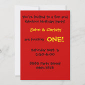 ケーキの誕生日パーティーの招待客の少年双子 招待状 (裏面)