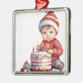 ケーキを赤く染めたかわいい小さなベビー メタルオーナメント (左)