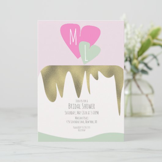 ケーキフェイク金ゴールドモノグラムのブライダルシャワー 招待状 (スタンド正面)