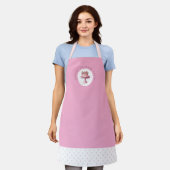 ケーキベーカリーピンク水玉模様ロゴ エプロン (着用した状態)