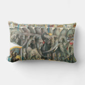 ケージの象と動物のサーカスのポスター ランバークッション (正面)