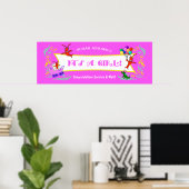 ケージャンクリッターベビーガールバナー ポスター (ホームオフィス)