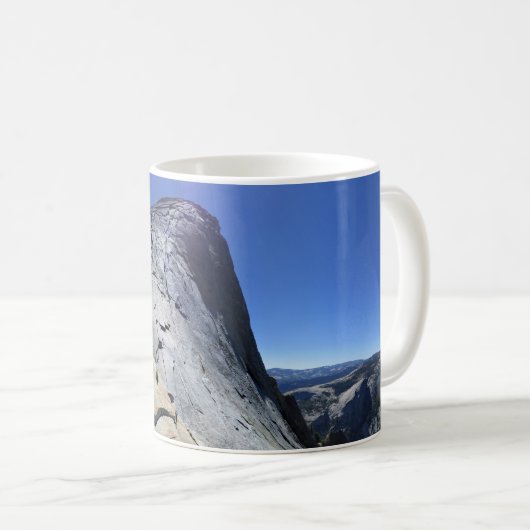 ケーブルの底から半円屋根 – Yosemite コーヒーマグカップ (正面右)
