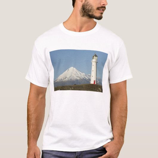 ケープエグモント灯台とタラナキ山 Tシャツ (正面)