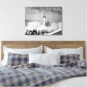 ケープカナベラルで初めて打ち上げられたロケット キャンバスプリント (インサイチュ (寝室))