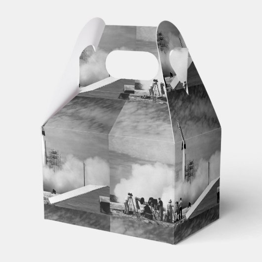 ケープカナベラルで初めて打ち上げられたロケット フェイバーボックス (正面サイド)