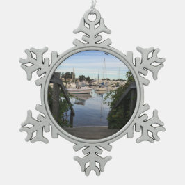ケープコッドのクリスマスのオーナメント -- Falmouth港 スノーフレークピューターオーナメント