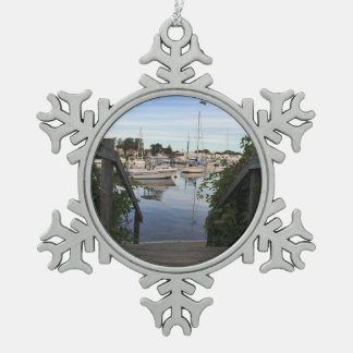 ケープコッドのクリスマスのオーナメント -- Falmouth港 スノーフレークピューターオーナメント