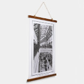 ケープタウンカナルウォークモノクロライフ 吊り下げ型タペストリー (傾斜あり)