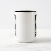 ケープハッタラスノースカロライナ灯台ムーン ツートーンマグカップ (中央)