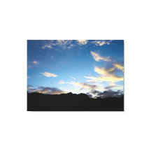 ケープベルデのたそがれの山のシルエットが際立つ空