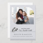 ゲイとレズビアンのシルバー ピンストライプ フォト ウェディング 招待状 (正面/裏面)