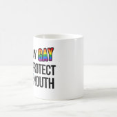 ゲイと若返保護りする コーヒーマグカップ (中央)