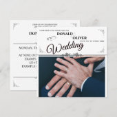 ゲイの結婚式のカップルの指輪をした手 (正面/裏面)