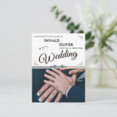ゲイの結婚式のカップルの指輪をはめた手 (スタンド正面)
