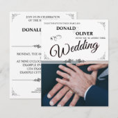 ゲイの結婚式のカップルの指輪をはめた手 (正面/裏面)