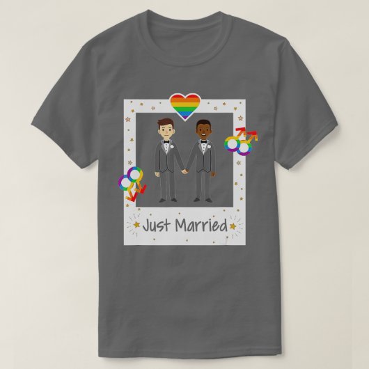 ゲイカップルたった今結婚しましたレインボー結婚LGB Tシャツ (デザイン正面)
