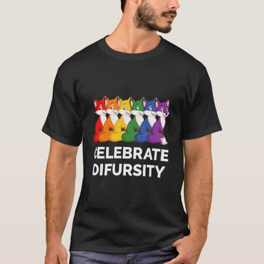 ゲイキツネフューリープライドLgbt Lgbtqフューリーファンダム Tシャツ (正面)