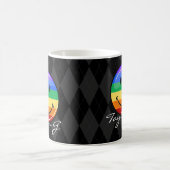 ゲイプライドの光沢がある円形の幸せな旗 コーヒーマグカップ (中央)