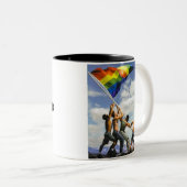 ゲイプライドの虹の旗のグルメ向きのコーヒー・マグ ツートーンマグカップ (正面右)