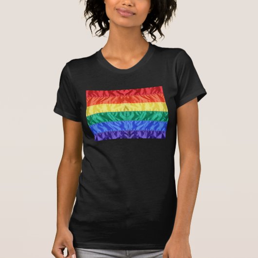 ゲイプライドクラシックフェイクシルクレインボーフラッグLGBT クール Tシャツ (正面)