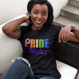 ゲイプライドシスターレインボーレタリングLGBTQ Tシャツ
