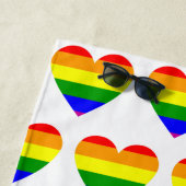 ゲイプライドレインボー国旗のハート ビーチタオル (インサイチュ)