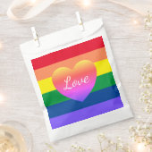 ゲイプライドレインボー国旗ハートLGBTQ フェイバーバッグ (クリップ留めされた状態)