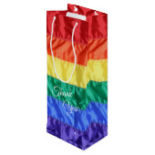 ゲイプライドレインボー国旗LGBT LGBTQレインボーストライプズ ワインギフトバッグ (裏面アングル)