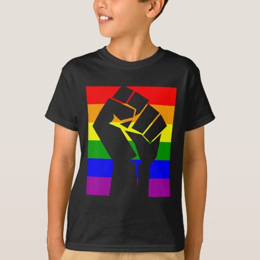ゲイプライドレジストレスト拳レインボーフラッグLgbtqシャツ Tシャツ (正面)