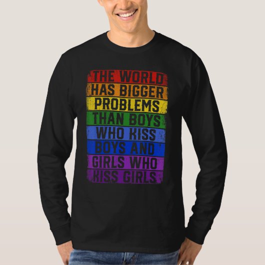 ゲイプライド月Lgbt世界は大きな問題を抱えている Tシャツ (正面)
