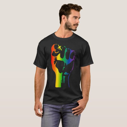 ゲイプライド レインボー上げた拳 レジスタンス LGBTQプライド Tシャツ (正面フル)