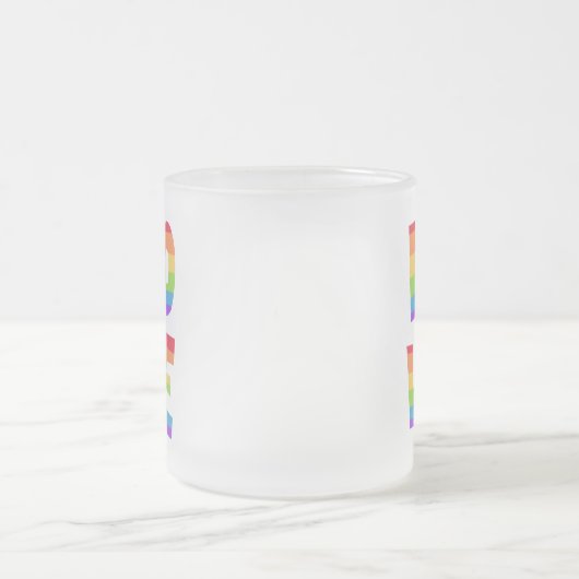 ゲイプライドLGBTレインボーフラッグ愛は愛LGBTQ フロストグラスマグカップ (中央)