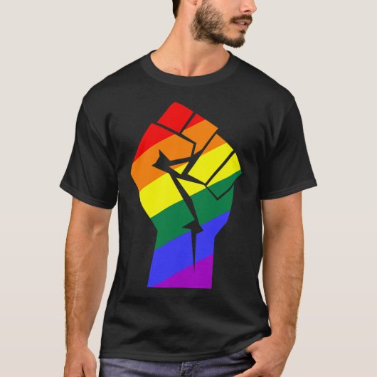 ゲイプライドLGBTQレインボーフラッグレジストレスト拳ゲイ右 Tシャツ (正面)