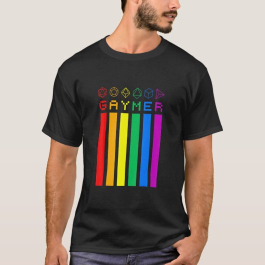 ゲイマーレインボーサイコロフラグLGBTプライドゲイゲーマー Tシャツ (正面)