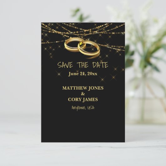ゲイ スパークリング ライトとゴールドの結婚指輪 セーブザデート (スタンド正面)