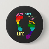 ゲイLGBTQレインボープライド月ステップマイライフ足 缶バッジ (正面)