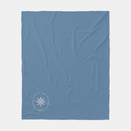 ゲストのためのダスティーブルーの冬のウェディングギフト フリースブランケット (正面)