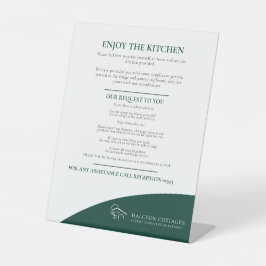 ゲストキッチンダークグリーン不動産レンタル事業 台座サイン