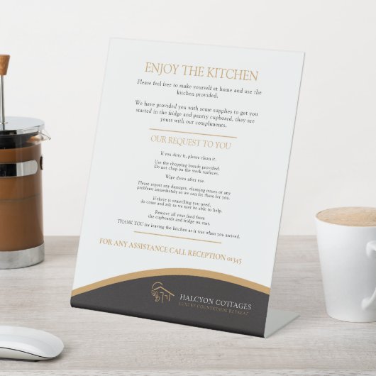 ゲストキッチンブラック金ゴールド物件レンタル事業 台座サイン (インサイチュ)