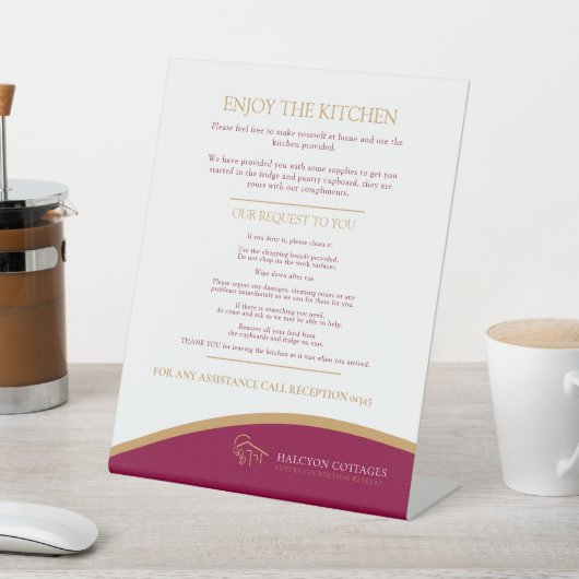 ゲストキッチンレッド金ゴールド物件レンタル事業 台座サイン (インサイチュ)