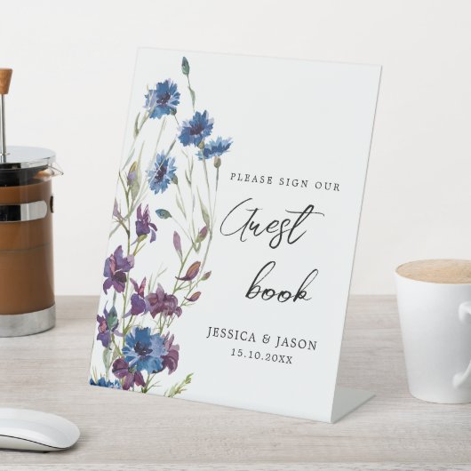 ゲストブックにダスティブルーのサインをしてく王室のださい 台座サイン (インサイチュ)