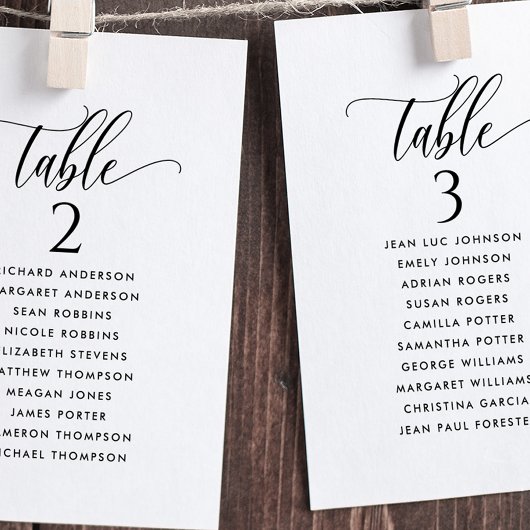 ゲスト名の付いた白黒のシーティングプランカード