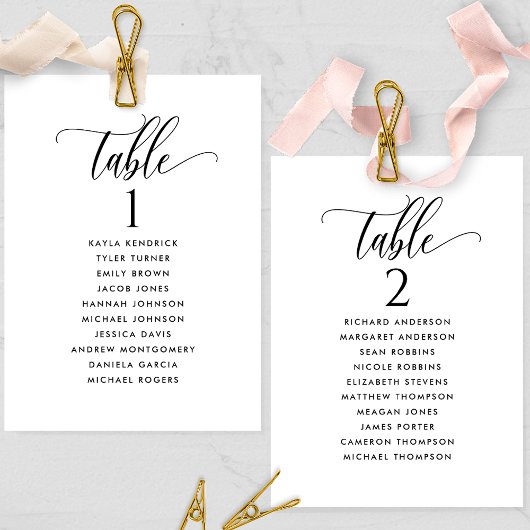 ゲスト名の付いた白黒のシーティングプランカード