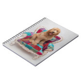 ゲッティイメージ |かわいいゴルデンドール ノートブック (左側)